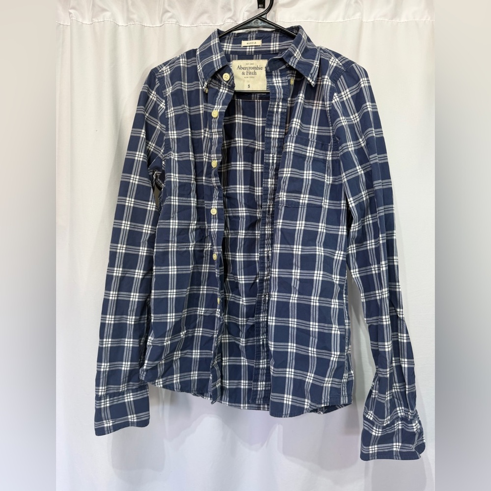 Abercrombie & Fitch Navy and White Plaid button up muscle fit long sleeve
